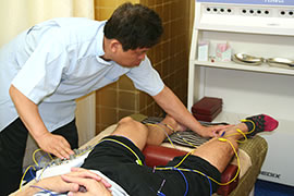 リハビリセンター大明 脊髄損傷完全マヒ 下腿筋神経再生トレーニング